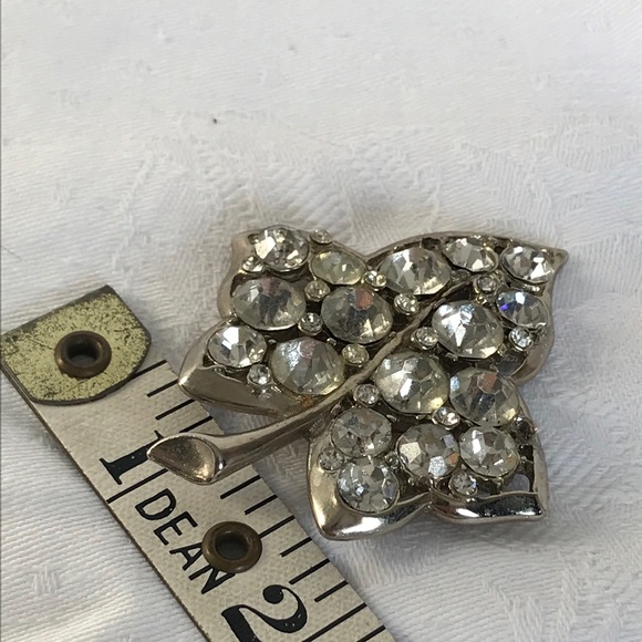 Vintage leaf brooch, glass crystals - Picture 10 of 11